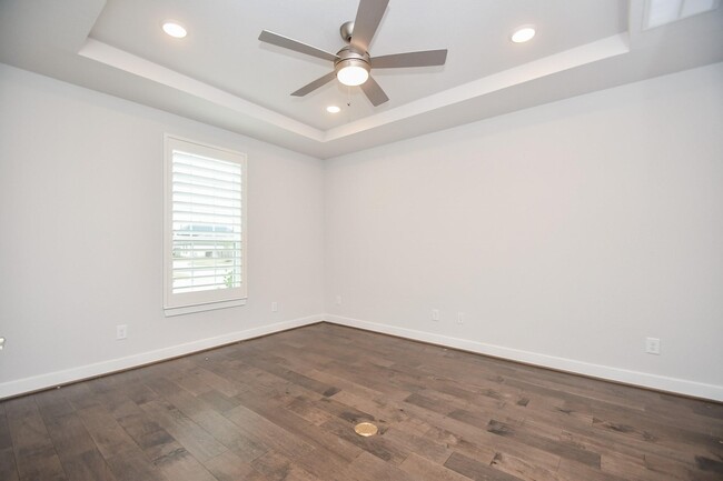 Building Photo - 9242 Dearborn Knoll Dr