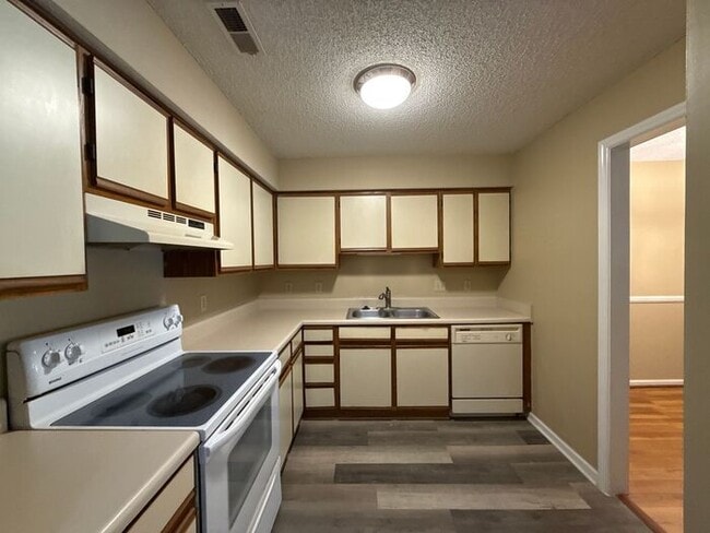 Building Photo - T.R. Lawing Realty Property