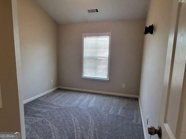 Building Photo - 45 Newnan Lakes Dr