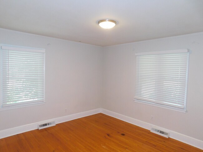 Building Photo - 6300 Candlewood Dr