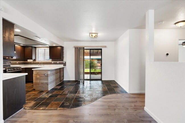 Building Photo - 3795 N Navajo Dr