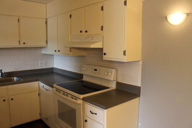 Building Photo - 43 Jacqueline Rd