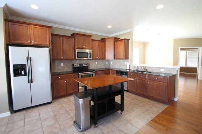 Building Photo - 1112 Jasmine Dr