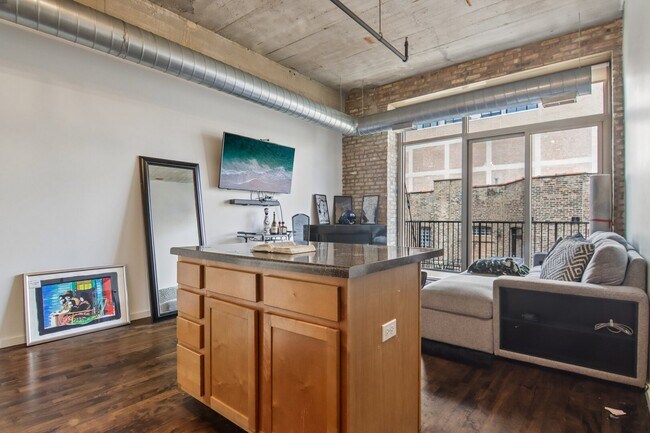 Building Photo - 1528 S Wabash Ave