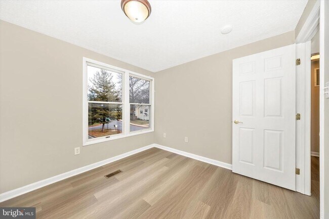 Building Photo - 103 Savannah Ct