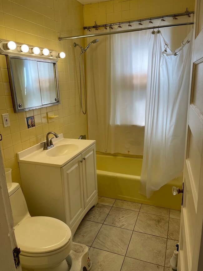 Bath - 581 Beechwood Ave
