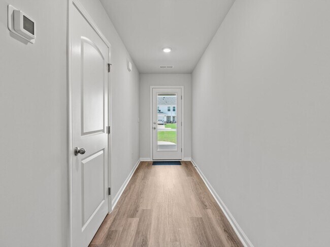 Building Photo - ASK ABOUT RENT SPECIAL! Fantastic Location – Spacious 3 Bedroom Townhome with Rear-Entry Garage!