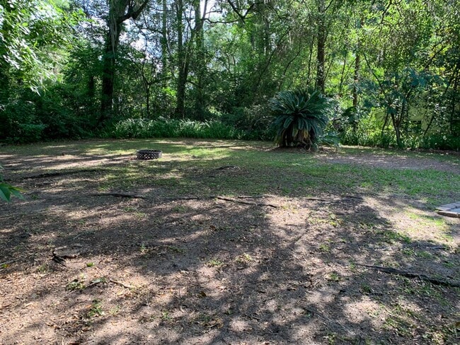 Building Photo - Pet Friendly 4BR/3BA Bedroom House - Available Mid-June!