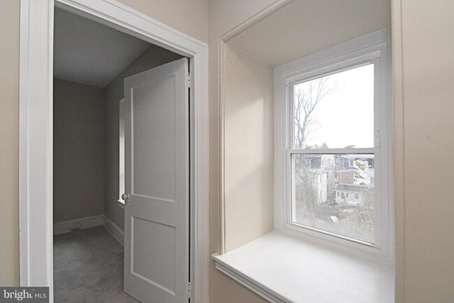 Building Photo - 232 Morgan St