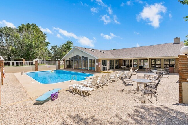 Building Photo - 350 Wildwood Dr S