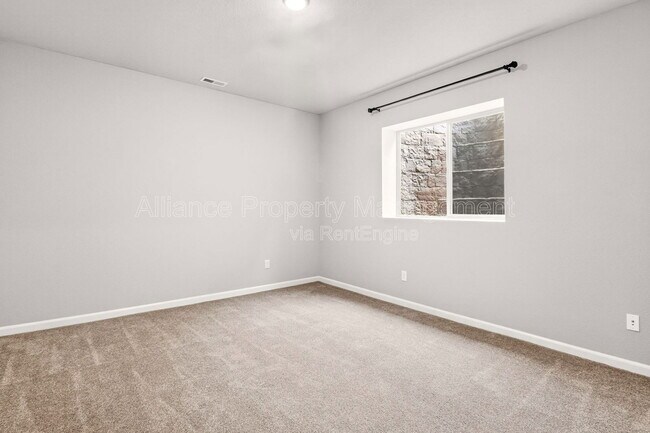 Building Photo - 10069 Thrive Ln