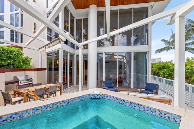 Building Photo - 1000 S Ocean Blvd