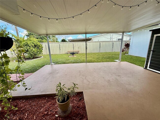 Building Photo - 8855 SW 17th Terrace