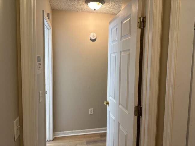 Building Photo - 247 Laurel Hill Cir