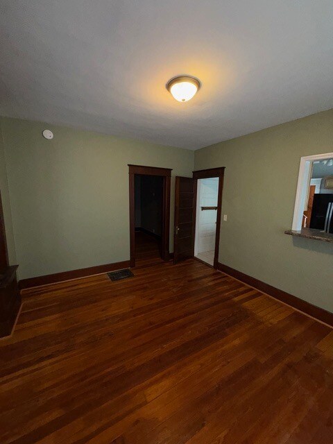 Building Photo - 1350 Davis Ave NW