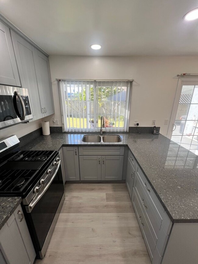 Building Photo - Spacious 2-Story House in Whittier
