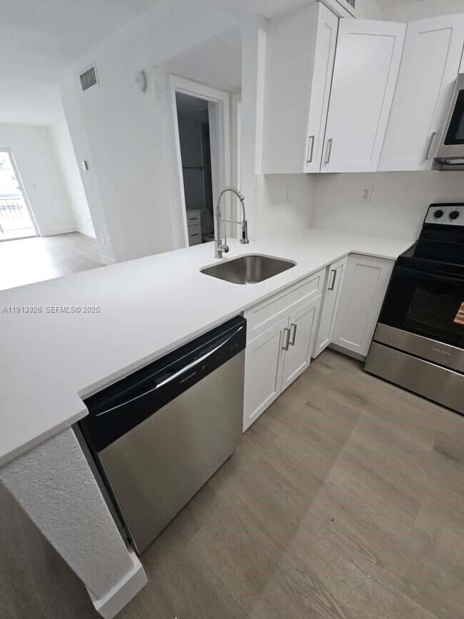 Building Photo - 8101 Crespi Blvd