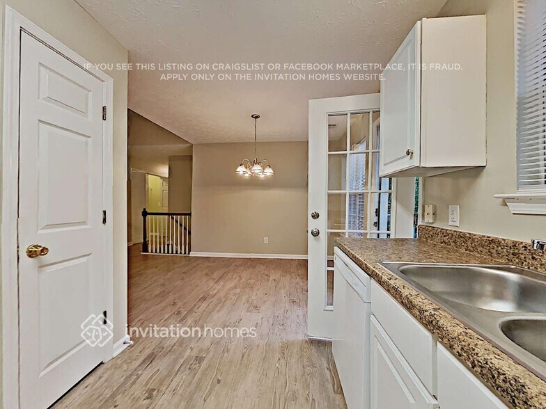 Building Photo - 6065 Savannah Dr