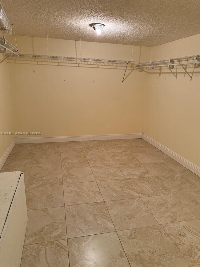 Building Photo - 541 NE 199th Ln