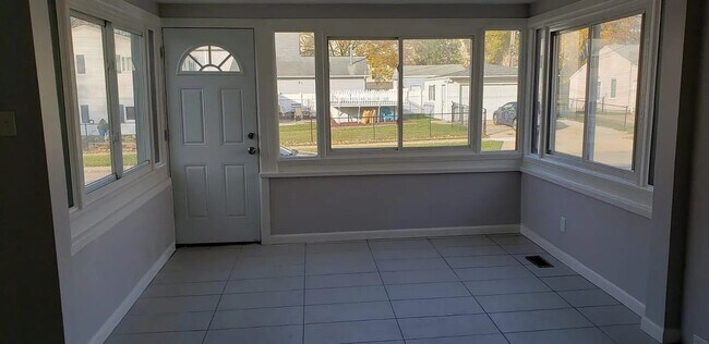 Building Photo - Beautiful 3-Bedroom Home in the Heart of Clawson