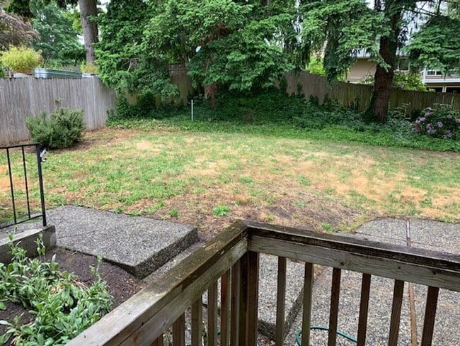 Building Photo - Kenmore House / RENT SPECIAL