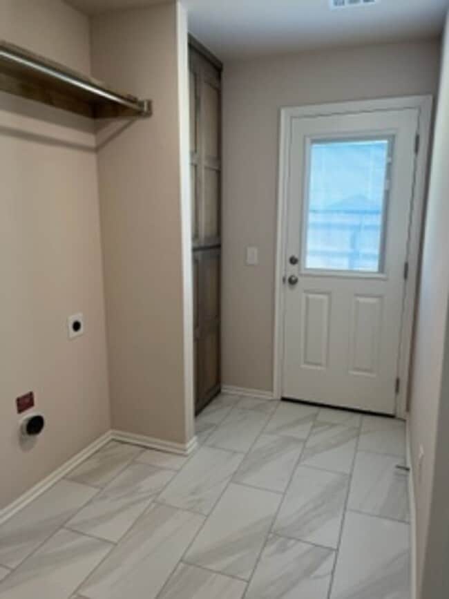 Building Photo - 2925 NW 195th St