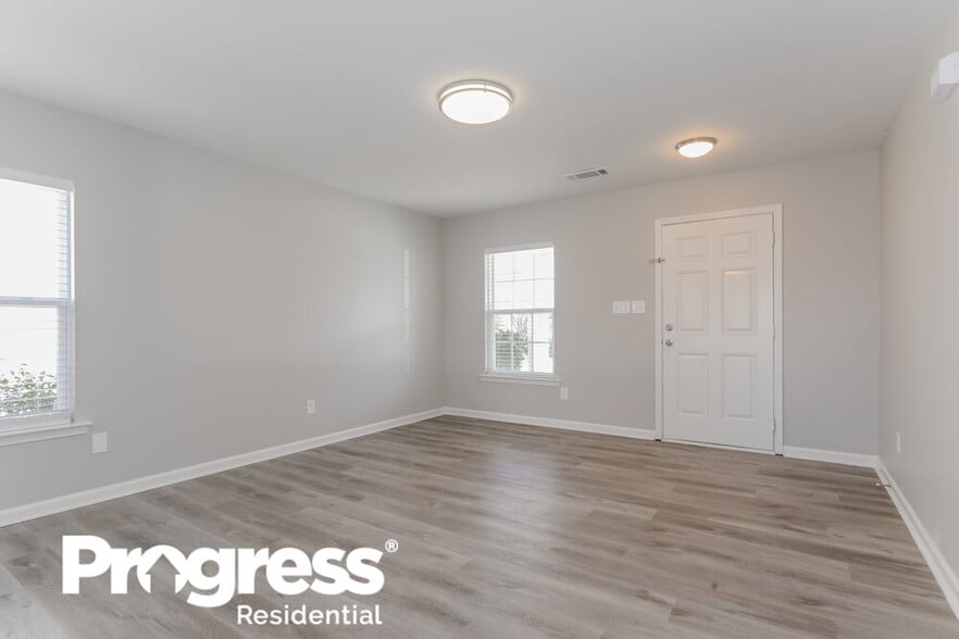 Building Photo - 12701 Cumberland Cove Dr