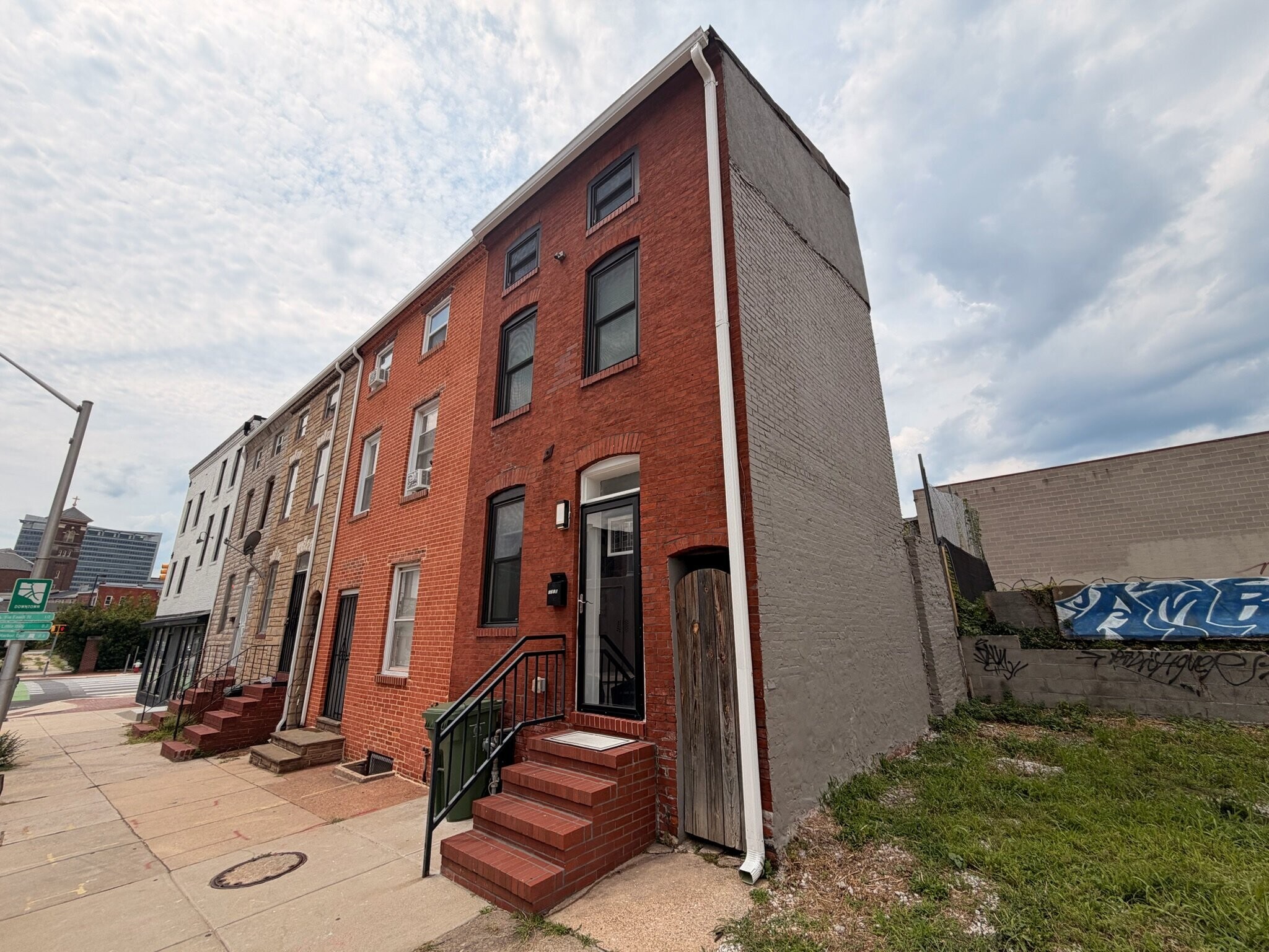 Building Photo - 1310 Gough St