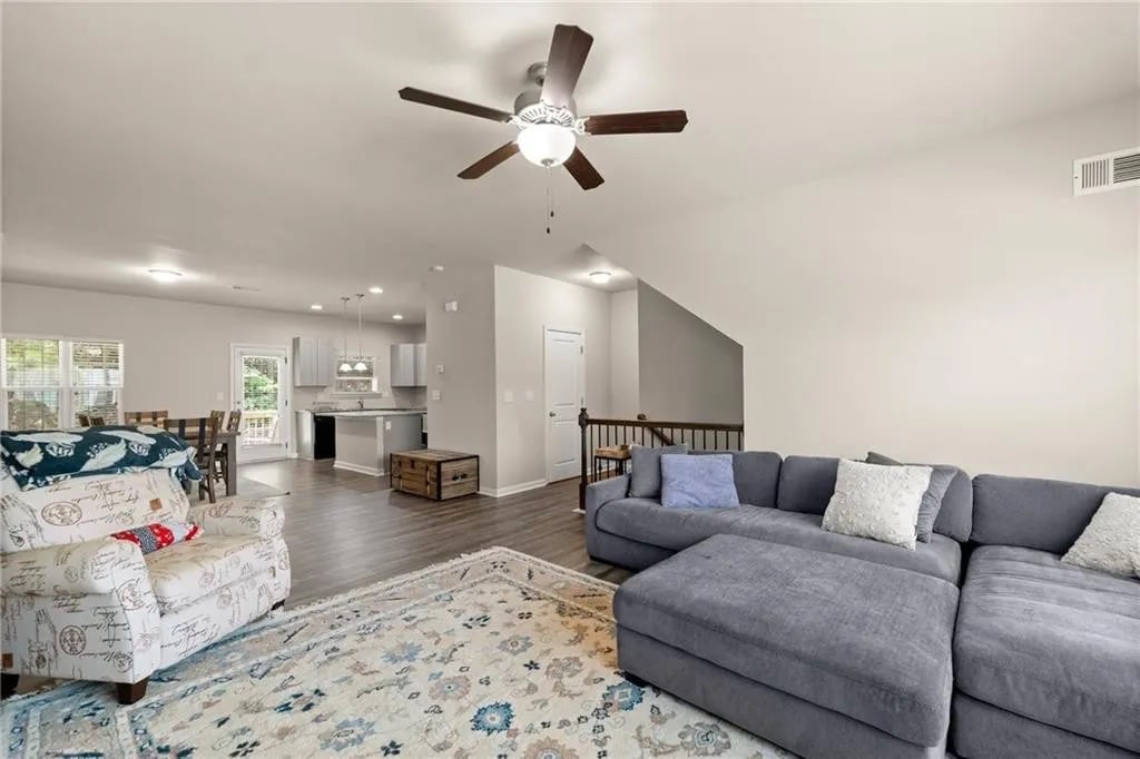 Building Photo - Room in Townhome on Chatham Ridge Dr