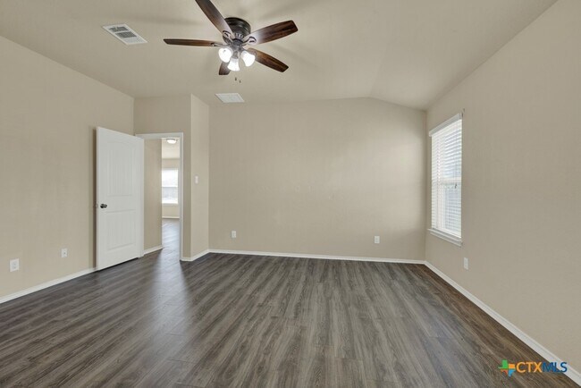 Building Photo - 1512 Doncaster Dr