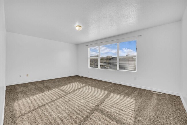 Building Photo - 3 Bedroom 2 Bathroom Home in Saratoga Springs!!