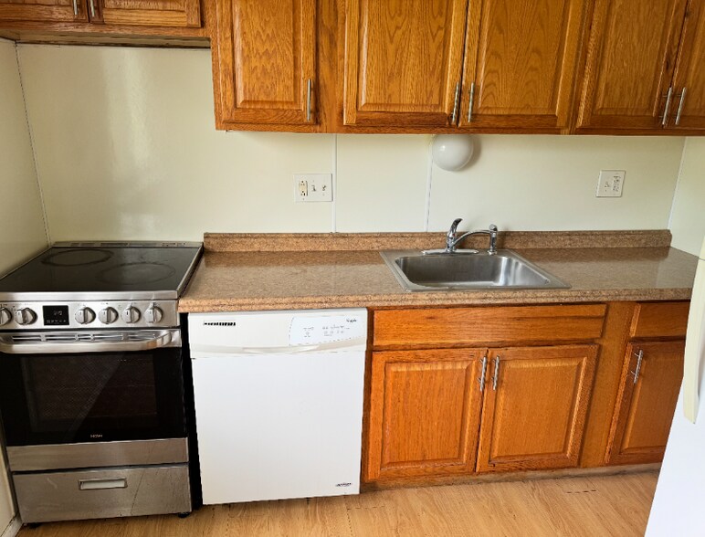 Building Photo - 715 Thompson Dr