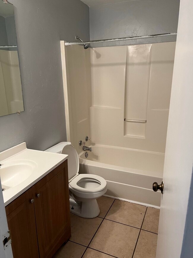 Building Photo - 1613 Elberta Dr