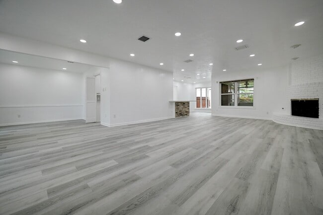 Building Photo - 9807 Braewick Dr