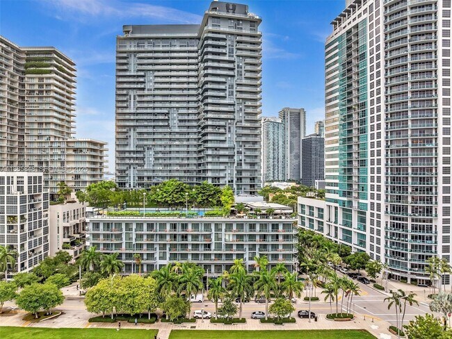 Building Photo - 121 NE 34th St