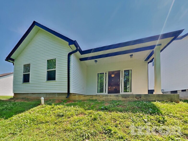 Building Photo - 571 Faye Aly