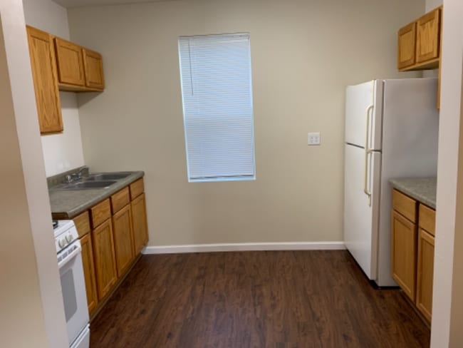 Building Photo - 414 8th St