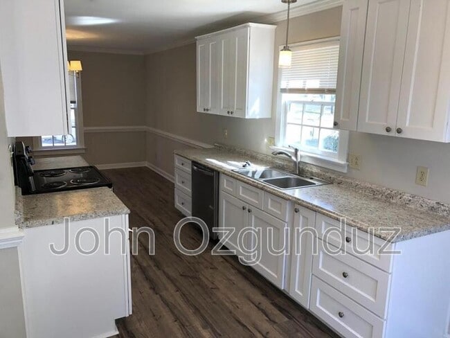Building Photo - 2809 Broadlands Dr