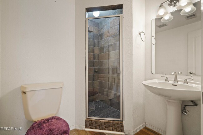 Building Photo - 624 Skydale Dr