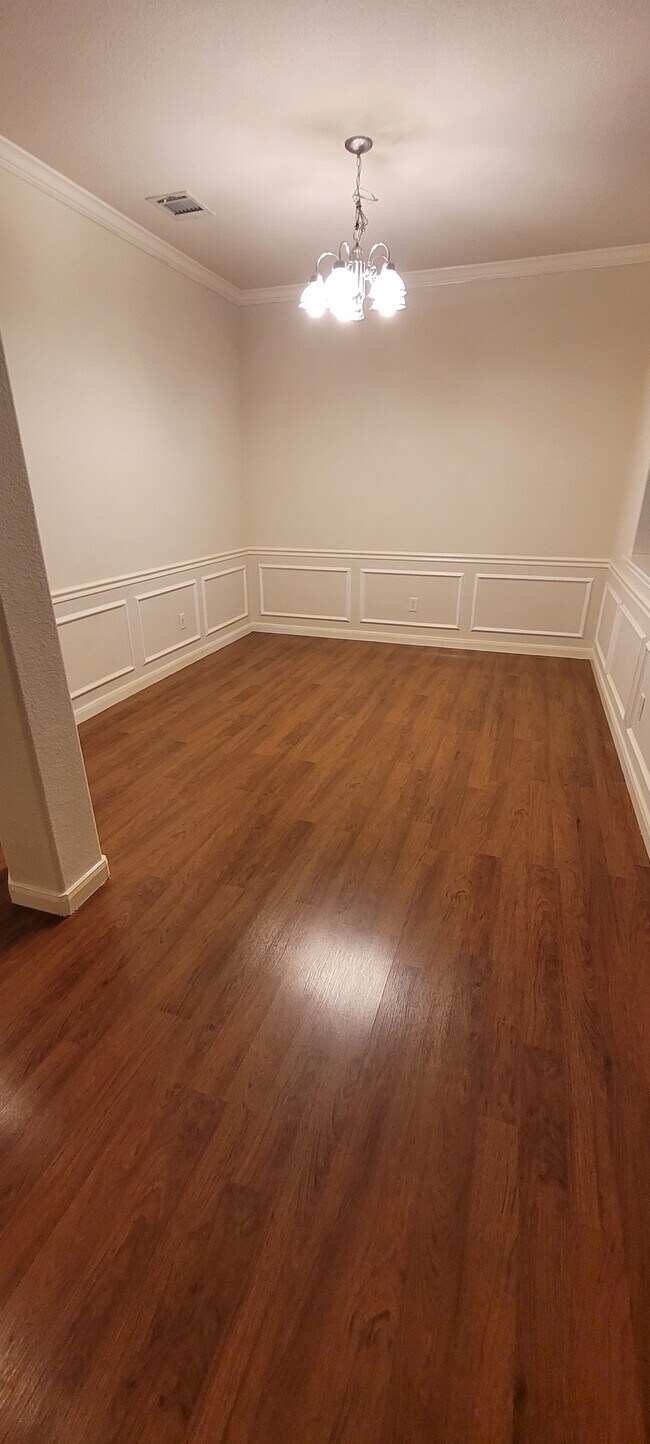 Building Photo - 217 Grooms Rd