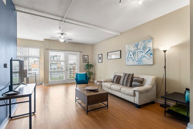 Building Photo - Piazza Condo - Fully Furnished 2bd/2ba - S...