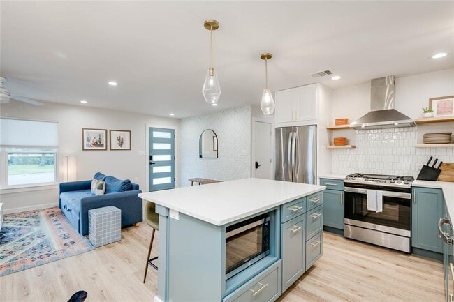 Building Photo - 2516 Friar Tuck Ln
