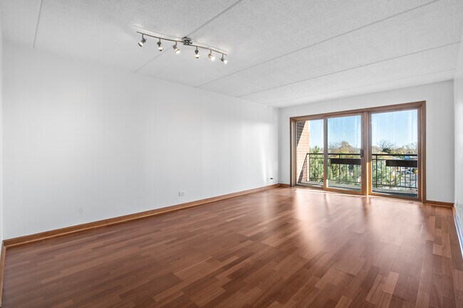 Building Photo - 6400 W Berteau Ave