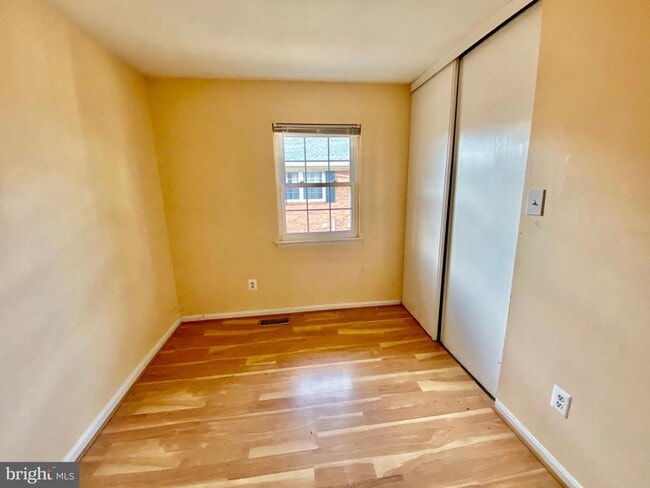 Building Photo - 8864 Walutes Cir