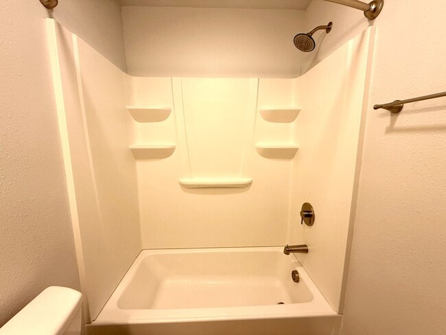 Building Photo - 428 Roanoke St E