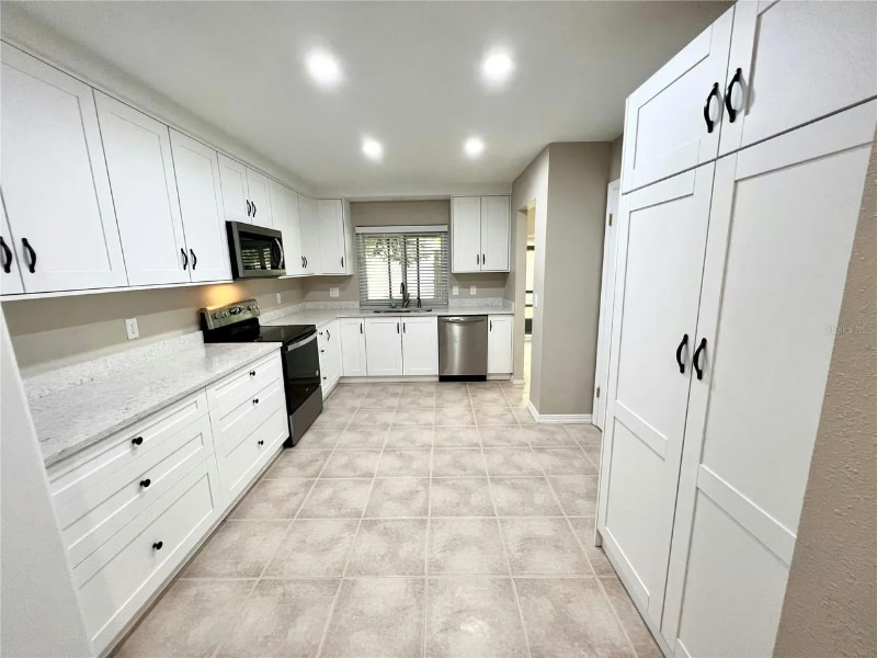 Building Photo - 3145 Chatsworth Ln