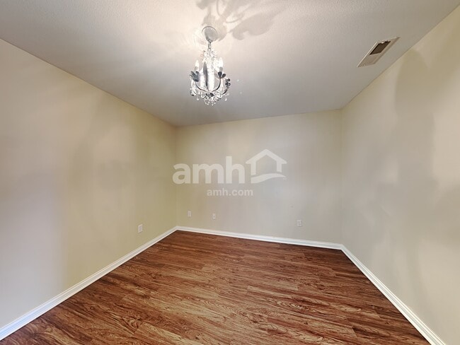 Building Photo - 10850 Chestnut Heath Court