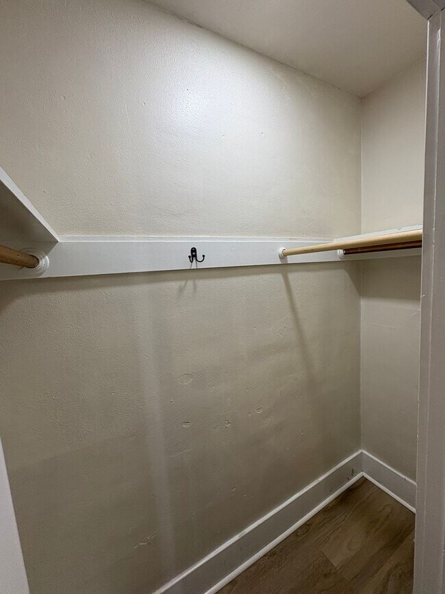 Building Photo - Beautiful 2 Story home Available coming soon!, pet friendly!