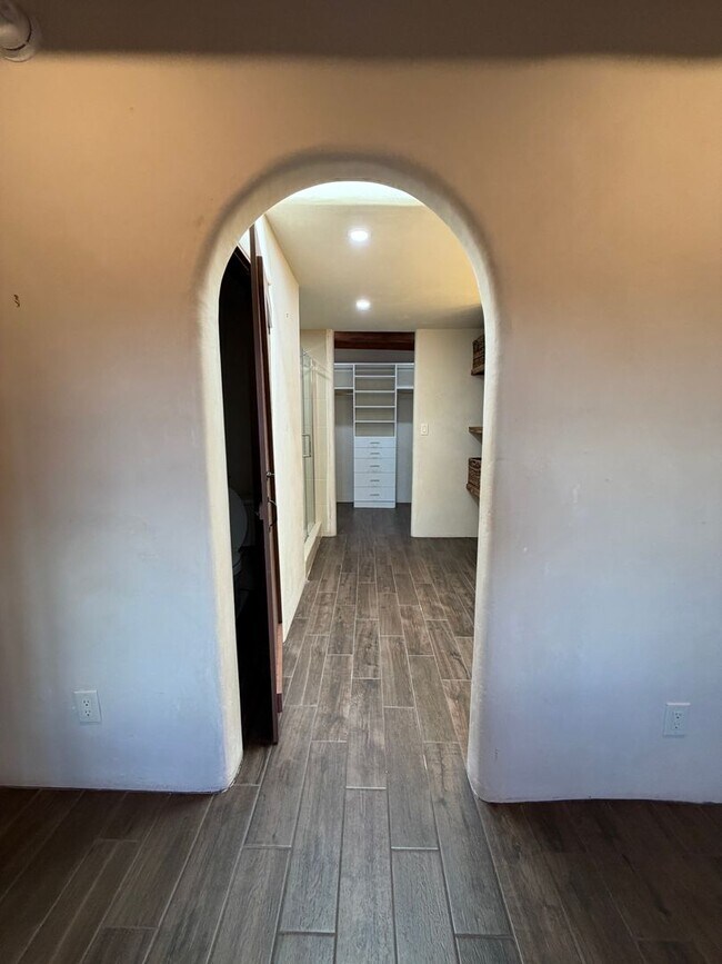 Building Photo - 152 Lorenzo Rd