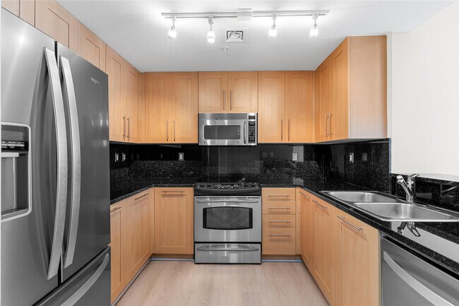 Building Photo - 511 SE 5 Ave